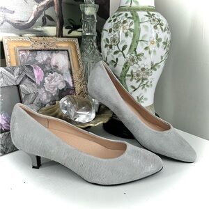 Trotters Gray Suede With silver flecks Kitten Heel Pumps